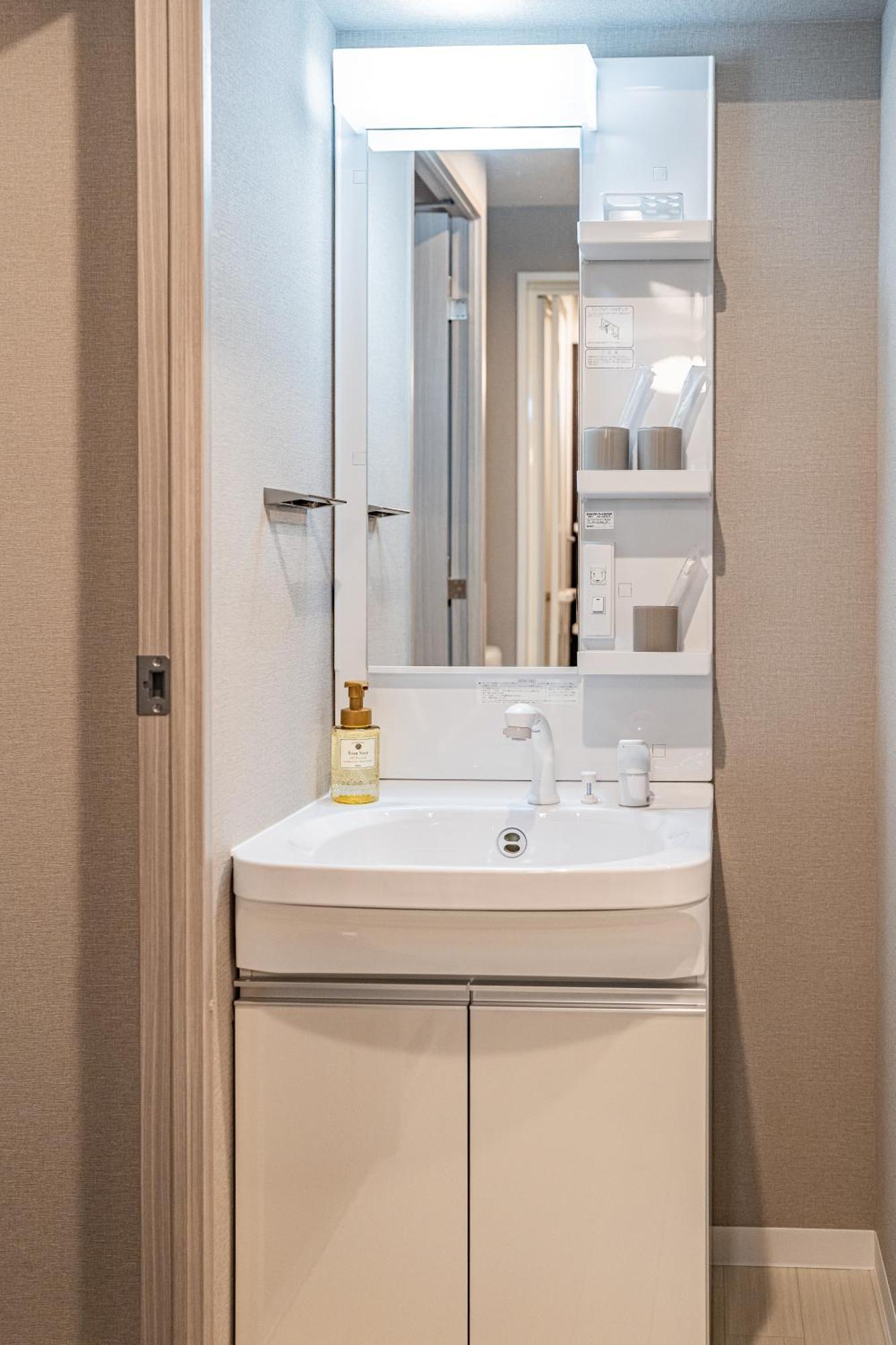 Apartment Hotel 11 Umeda Kamiyama Осака Екстериор снимка